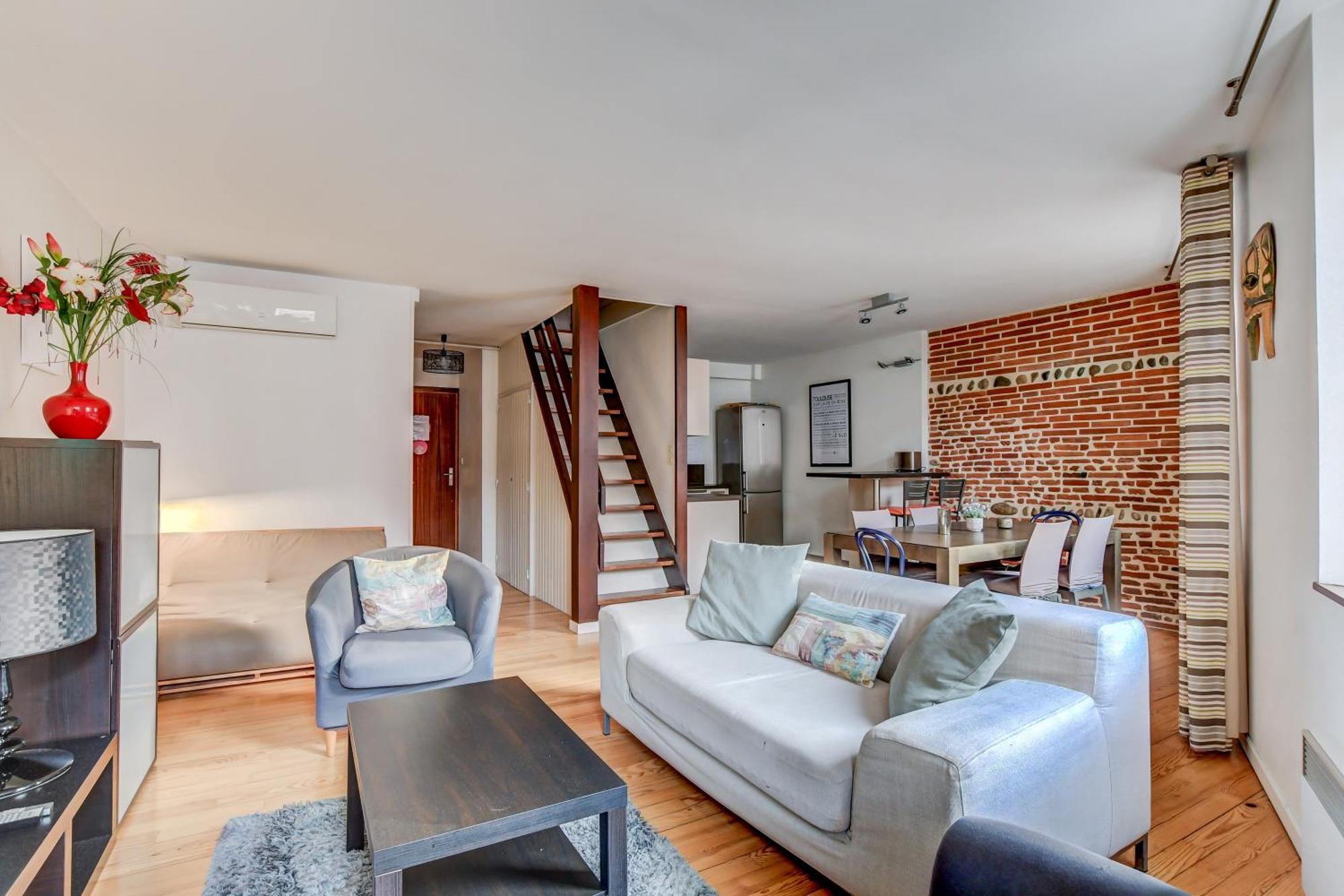 Duplex Tolosa: Pont-Neuf Retreat with AC and Private Parking Exterior photo