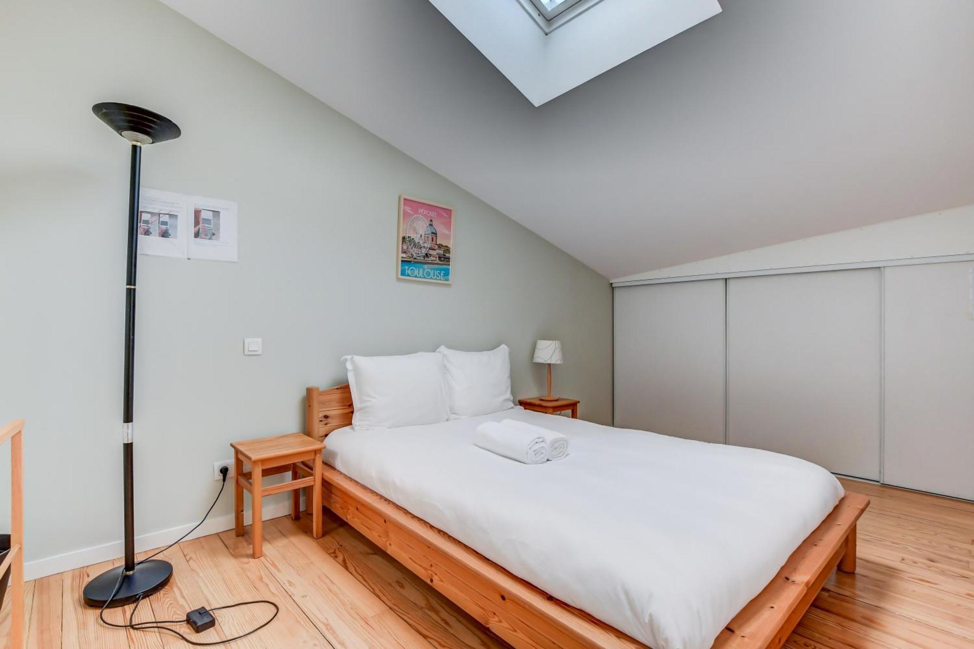 Duplex Tolosa: Pont-Neuf Retreat with AC and Private Parking Exterior photo