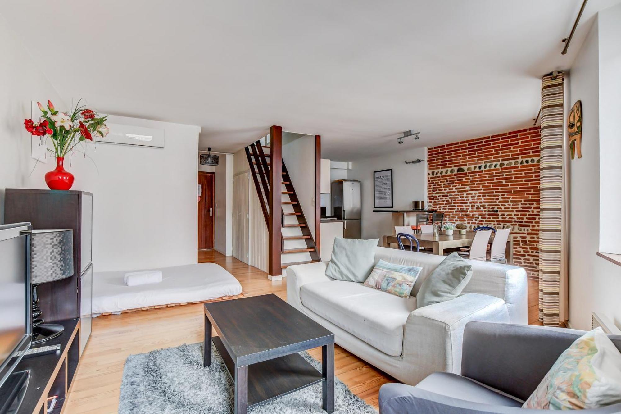 Duplex Tolosa: Pont-Neuf Retreat with AC and Private Parking Exterior photo
