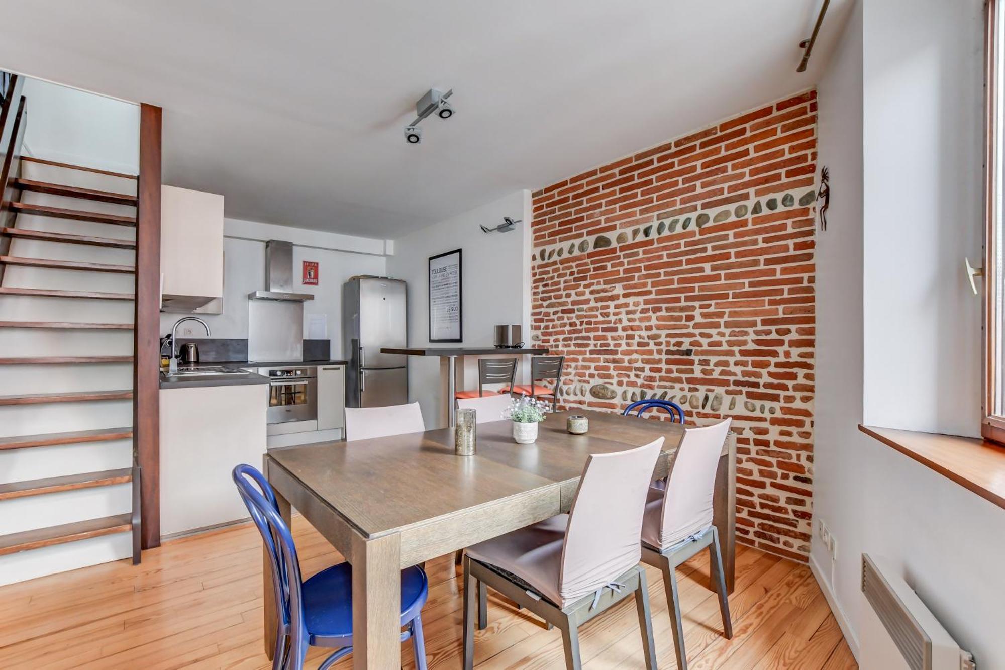 Duplex Tolosa: Pont-Neuf Retreat with AC and Private Parking Exterior photo